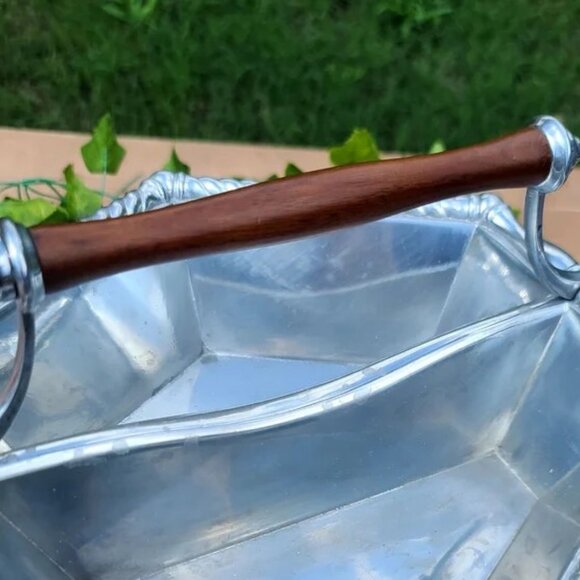 REED & BARTON "Bannister" Divided Serve Ware w/ Cherry Wood Handle - GVC - Picture 2 of 9